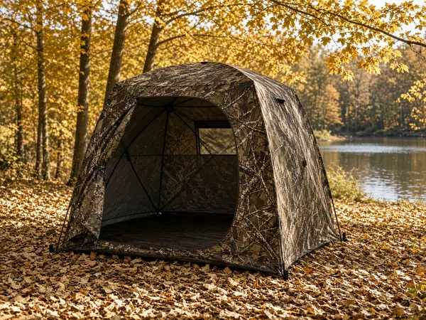 Pop-up ground blind